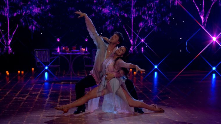 Show 4 - Summer Vibes & Dance Specials