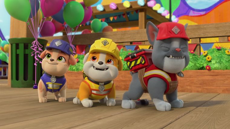 Die Crew baut ein Riesenrad / Die Crew baut einen Tier-Yoga-Pavillon