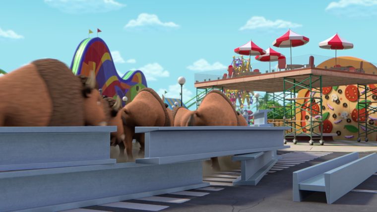 Die Crew hebt das Rathaus hoch / Die Crew baut ein Dreh-Restaurant