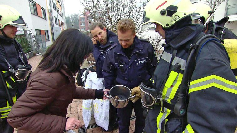 Brennende Babyflasche offenbart Beziehungsdrama