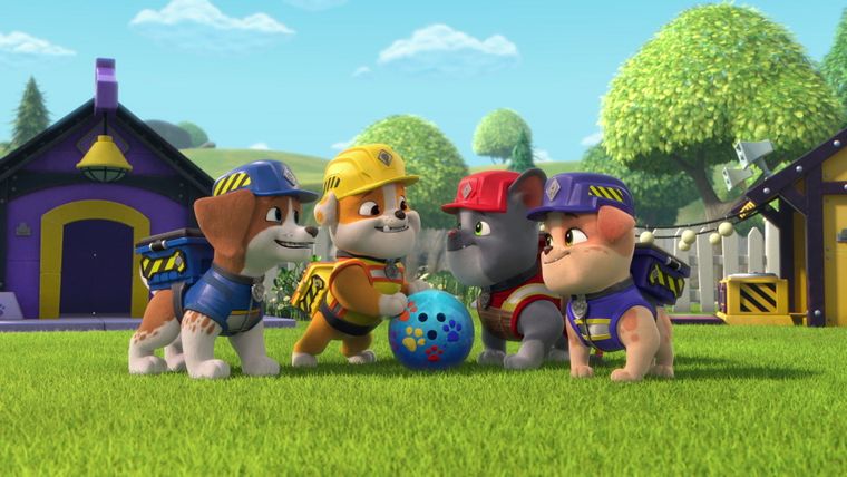 Die Crew baut eine Bowlingbahn / Die Crew baut einen Blumenwiesen-Steg