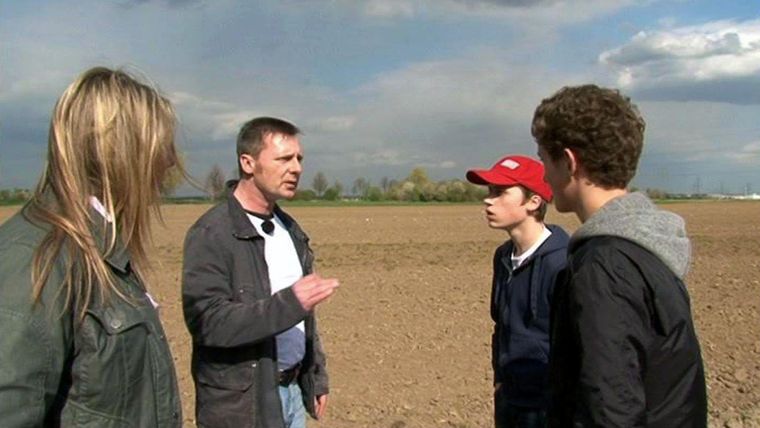 Steinewerfer auf der Autobahnbrücke