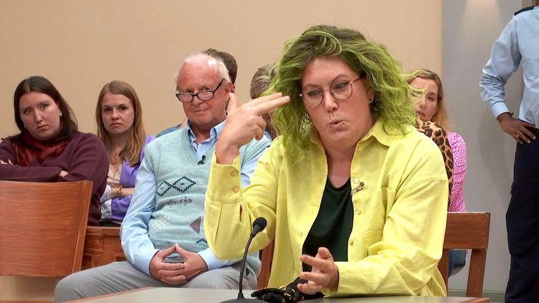 Oldtimer abgefackelt - War´s der verhasste Nachbar?