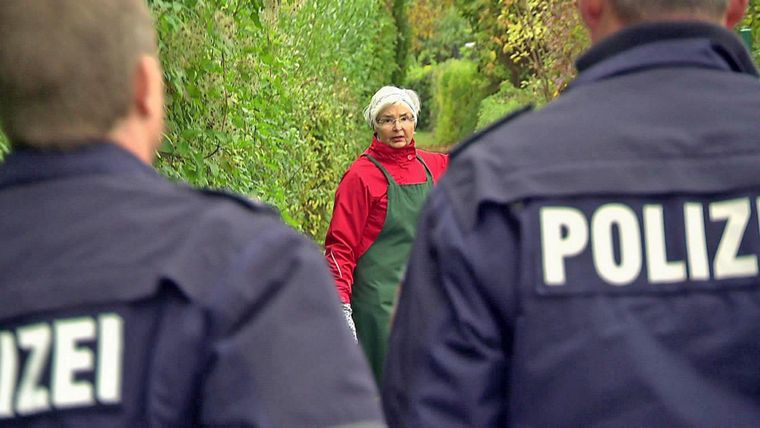 Frau findet Leiche in Komposthaufen