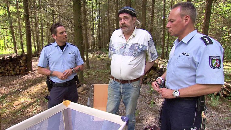 Kinderbett im Wald / Fress-Attacke enthüllt grausames Kinder-Schicksal
