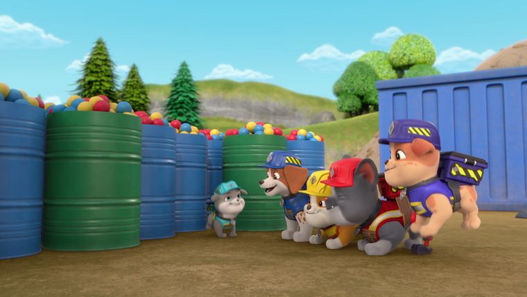 Die Crew baut einen Trainingsplatz / Die Crew baut eine Zirkus-Show