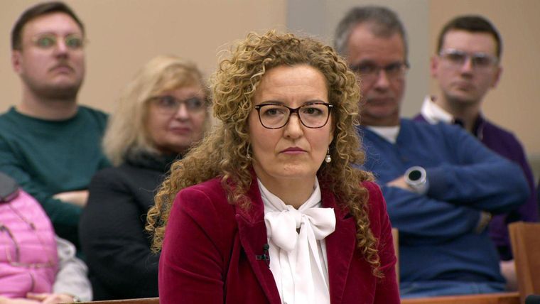 Hat Ärztin durch ein falsches Attest alleinerziehende Mutter in den Ruin gestürzt?