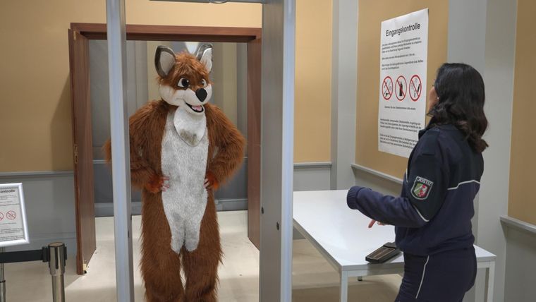 Attacke im Tierkostüm - Streckte Furry-Fan-Girl ihre Konkurrentin mit Bowling-Kugel nieder?