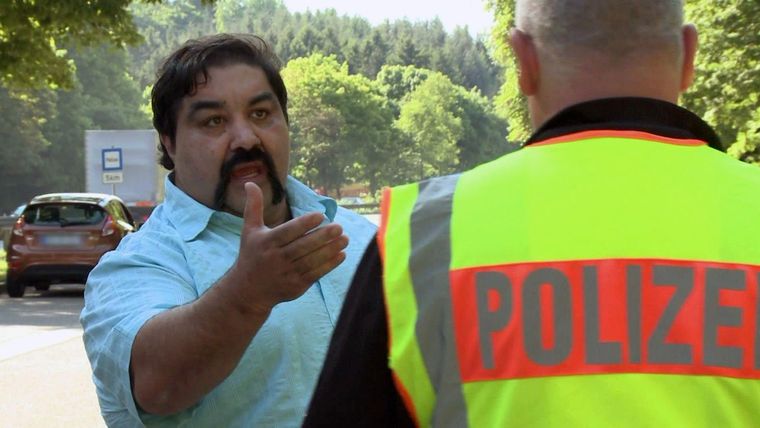 Ein Rentner gerät mit dem Gesetz in Konflikt