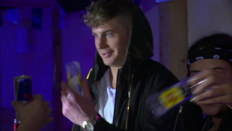 Scott heckt etwas aus