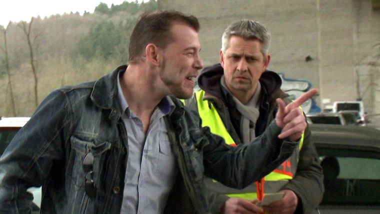 Ein Vater kennt keine Grenzen, um seinen Sohn zu bespassen