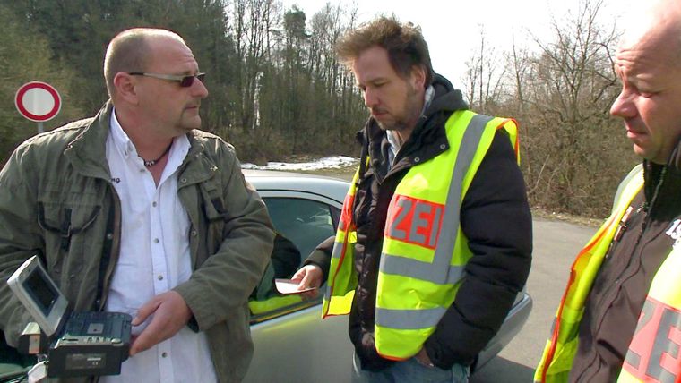 Rasen und drängeln im Namen des Gesetzes