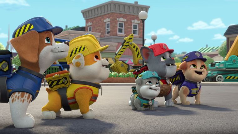 Die Crew baut ein Feuerwehr-Trainingszentrum / Die Crew baut eine Weltraum-Konzertbühne