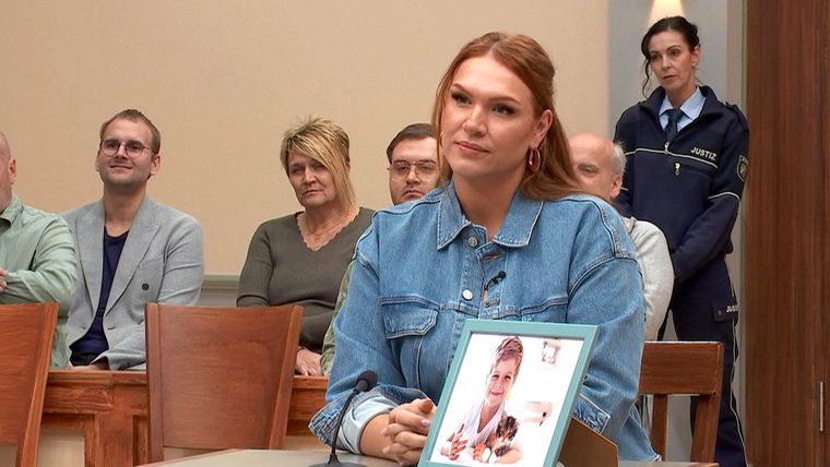 Im Internet blossgestellt - Hat sich aufgebrachte Mutter an Kita-Mitarbeiterin mit obszönen Fotos gerächt?