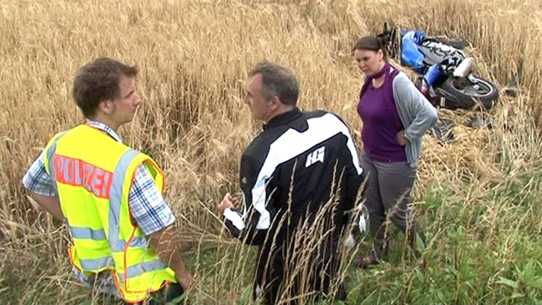 Eine rasante Verfolgung endet mit einem spektakulären Unfall