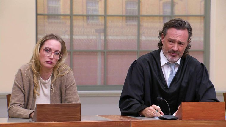 Messer im Rücken! Ging couragierte Frau bei aggressivem Kneipen-Macho zu weit?